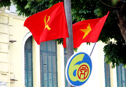Hanoi brilliant with flowers and flags to celebration liberation